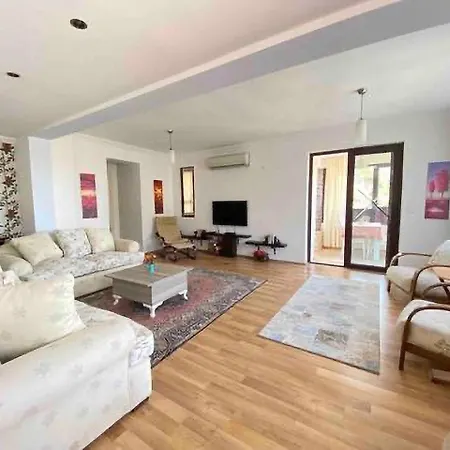 A House With An Amazing View In Oeluedeniz Apartment
